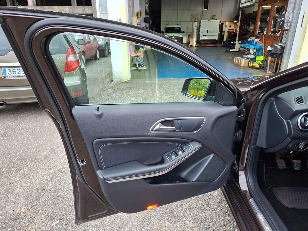 Foto 15 MERCEDES A200D