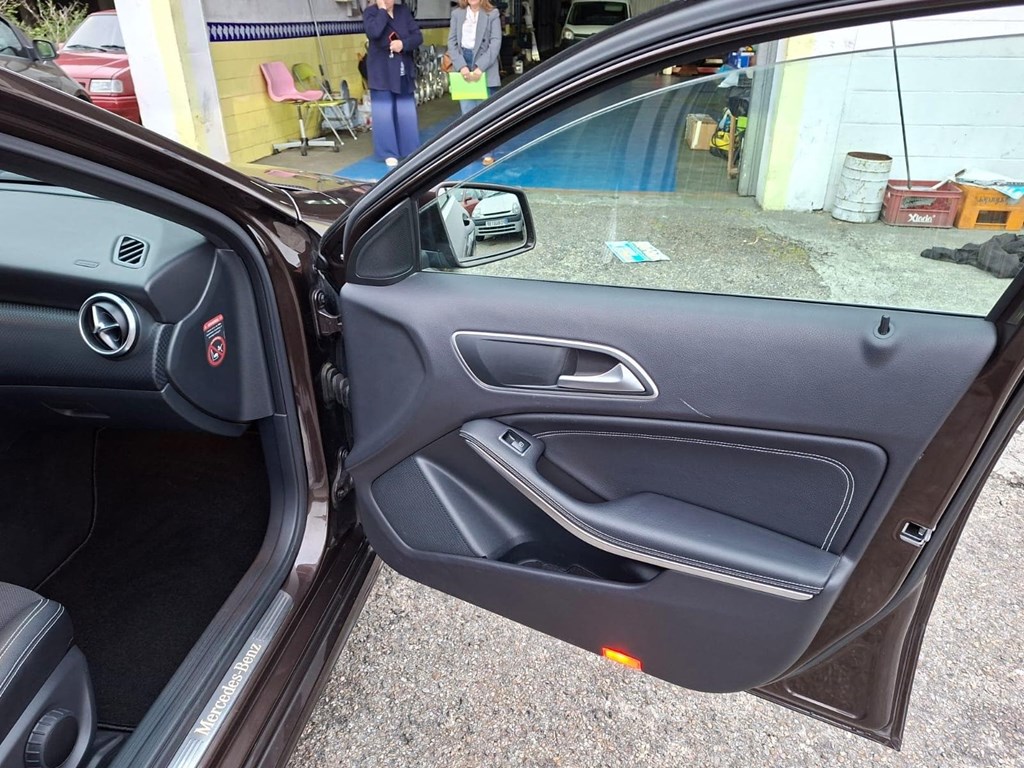 Foto 16 MERCEDES A200D