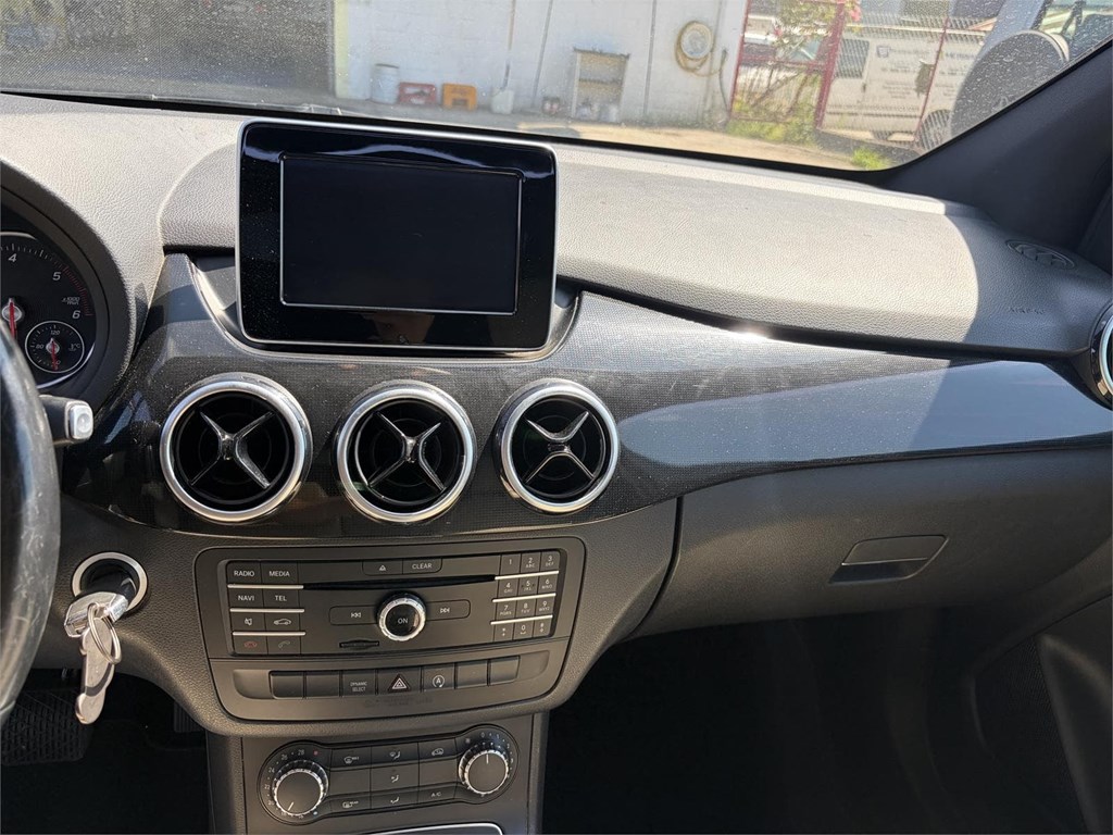 Foto 6 MERCEDES BENZ B 180 D 